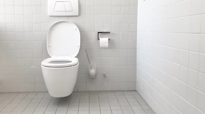 Čistíte a meníte WC kefu pravidelne? Ak nie, toto by ste mali vedieť!
